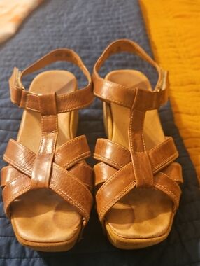 Antelope T Strap Leather Strappy Wedge Sandals Size 38